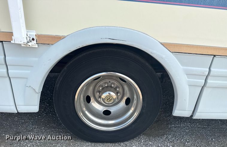 image for item EG6019 1994 SeaBreeze Chevrolet P30 RV