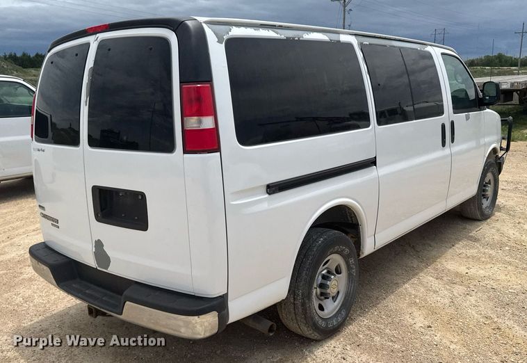 image for item EG6644 2011 Chevrolet Express 3500 van