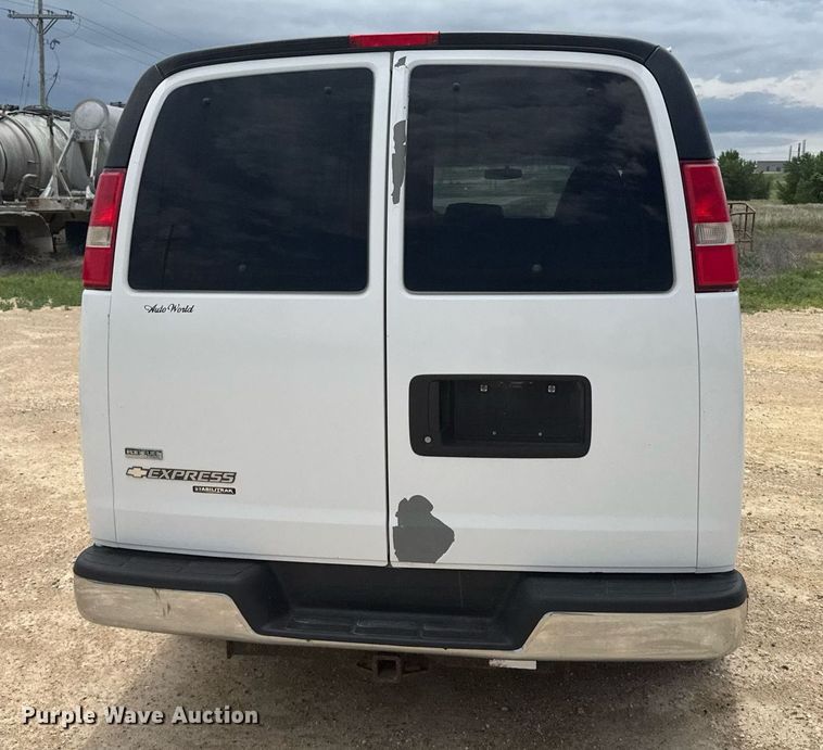 image for item EG6644 2011 Chevrolet Express 3500 van