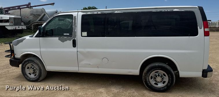 image for item EG6644 2011 Chevrolet Express 3500 van