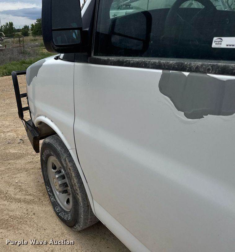 image for item EG6644 2011 Chevrolet Express 3500 van
