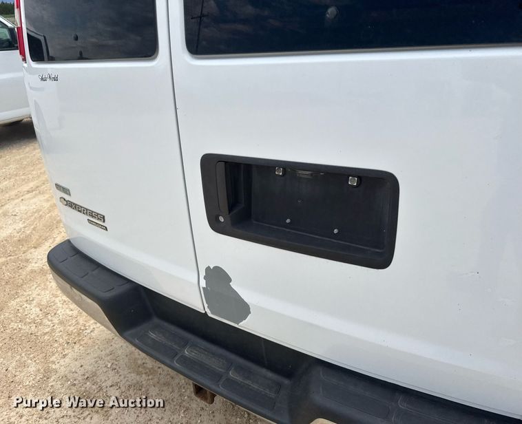 image for item EG6644 2011 Chevrolet Express 3500 van