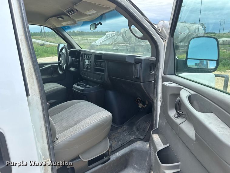 image for item EG6644 2011 Chevrolet Express 3500 van