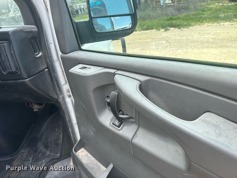 image for item EG6644 2011 Chevrolet Express 3500 van