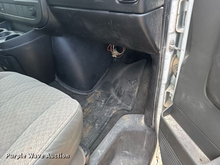 image for item EG6644 2011 Chevrolet Express 3500 van