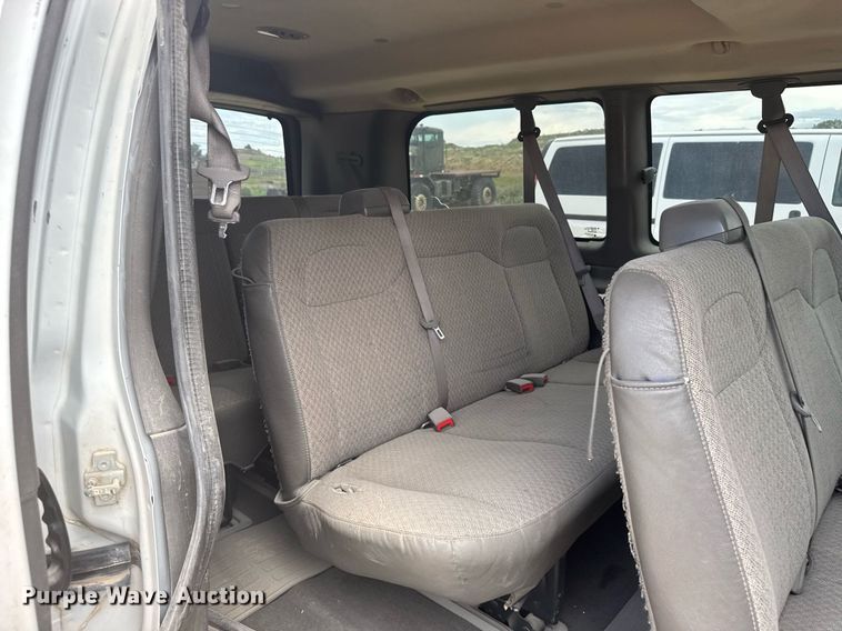 image for item EG6644 2011 Chevrolet Express 3500 van