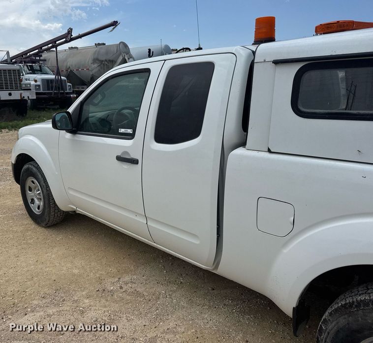 image for item EG6645 2014 Nissan Frontier King Cab pickup truck