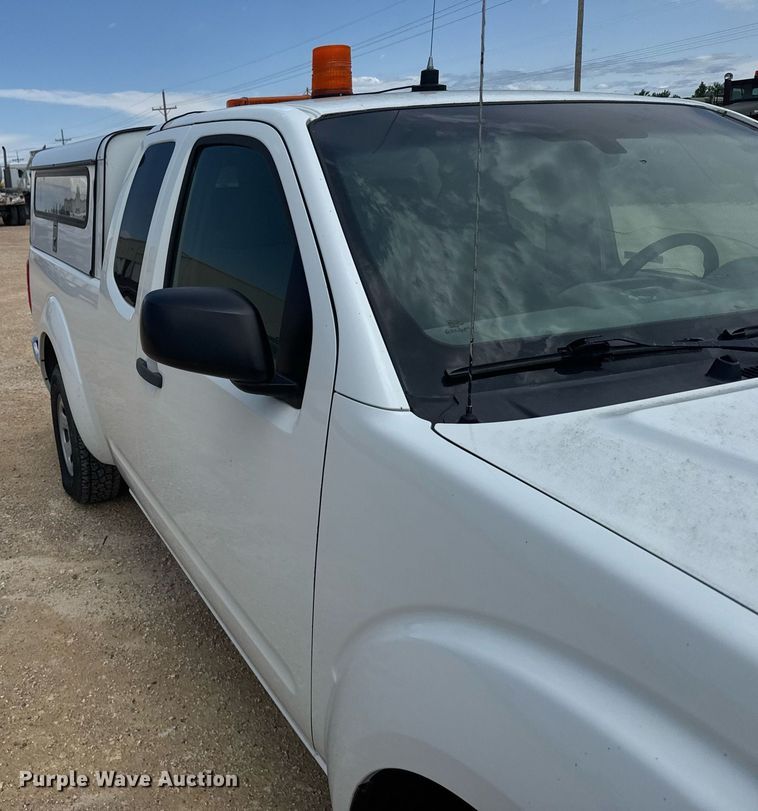 image for item EG6645 2014 Nissan Frontier King Cab pickup truck