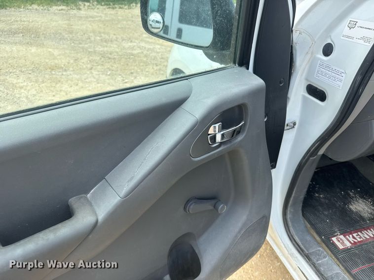 image for item EG6645 2014 Nissan Frontier King Cab pickup truck