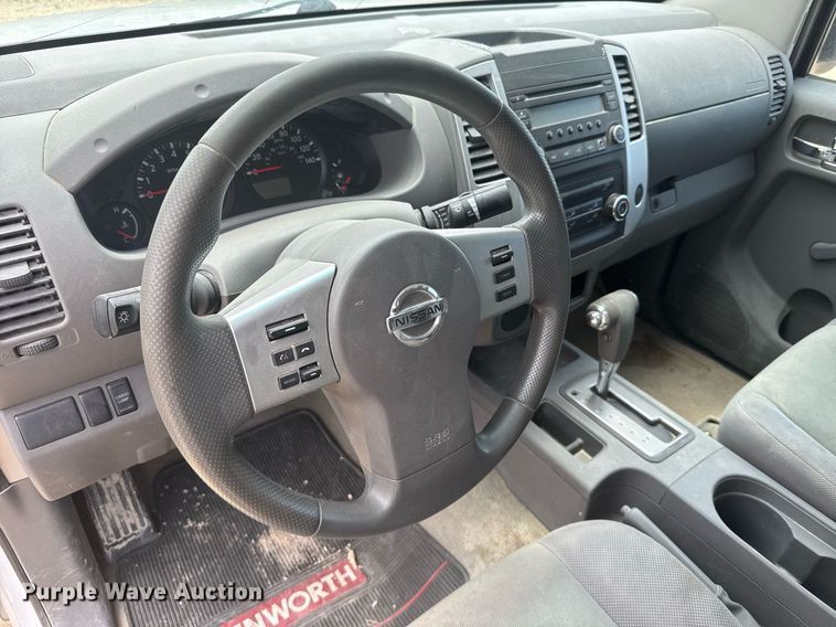 image for item EG6645 2014 Nissan Frontier King Cab pickup truck