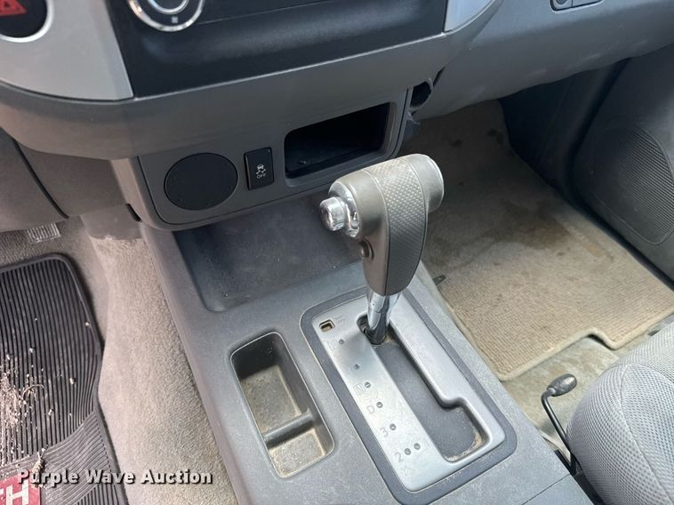 image for item EG6645 2014 Nissan Frontier King Cab pickup truck