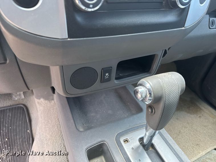 image for item EG6645 2014 Nissan Frontier King Cab pickup truck