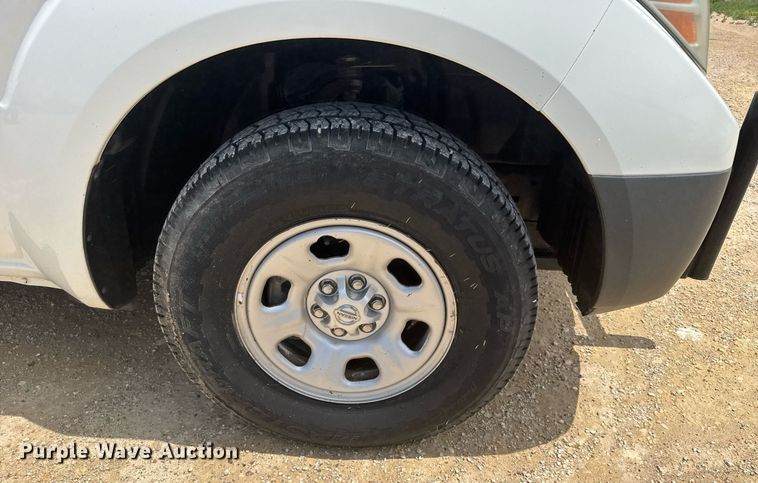 image for item EG6645 2014 Nissan Frontier King Cab pickup truck