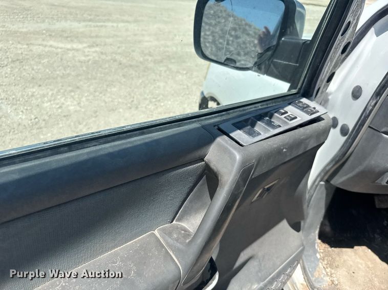 image for item EG6646 2006 Nissan Titan  Crew Cab pickup truck