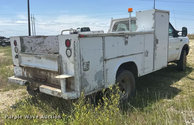 image for item EG6648 2004 Ford F450 utility / service truck