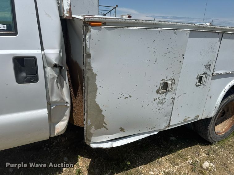 image for item EG6648 2004 Ford F450 utility / service truck