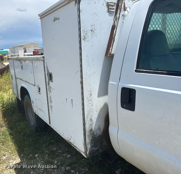 image for item EG6648 2004 Ford F450 utility / service truck