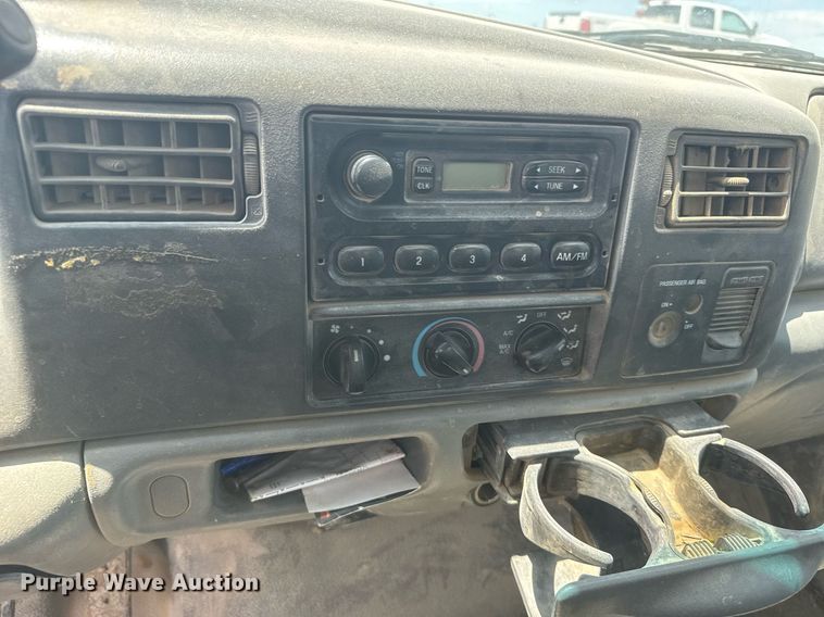 image for item EG6648 2004 Ford F450 utility / service truck