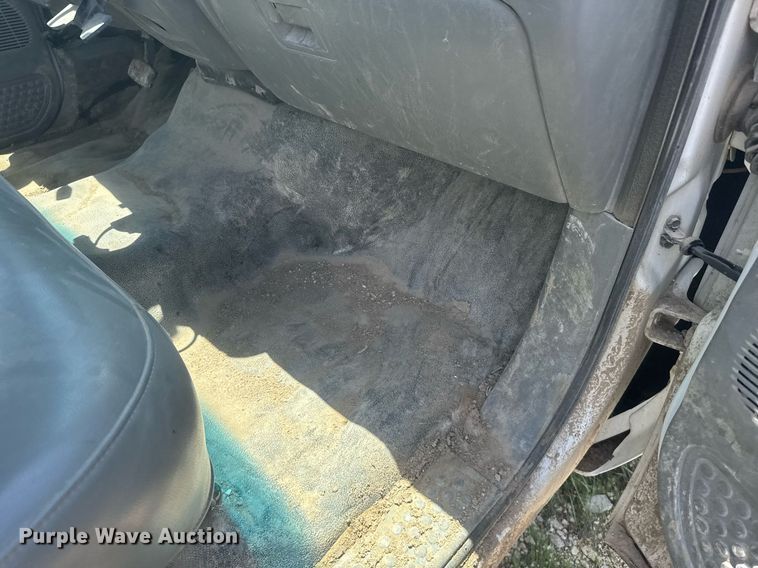 image for item EG6648 2004 Ford F450 utility / service truck