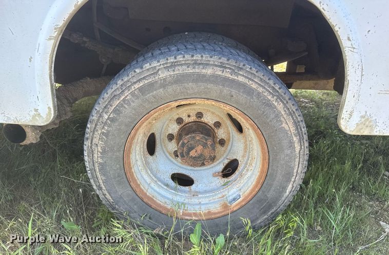 image for item EG6648 2004 Ford F450 utility / service truck