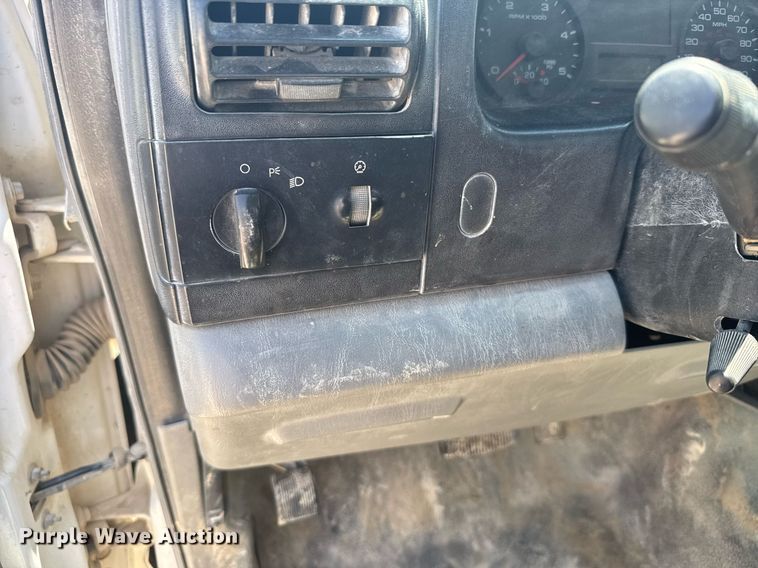 image for item EG6656 2005 Ford  F450 Super Duty utility / service truck