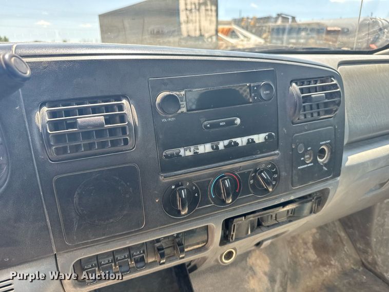 image for item EG6656 2005 Ford  F450 Super Duty utility / service truck