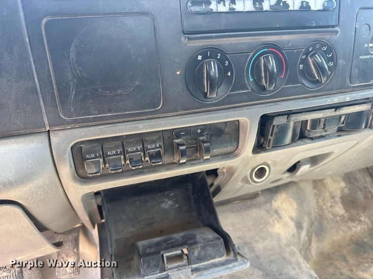 image for item EG6656 2005 Ford  F450 Super Duty utility / service truck