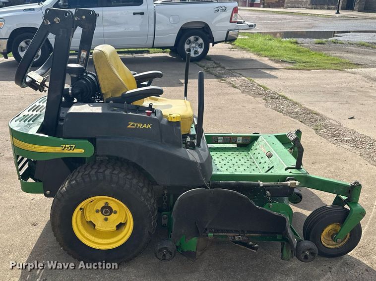 image for item EG8141 John Deere 757 ZTR lawn mower