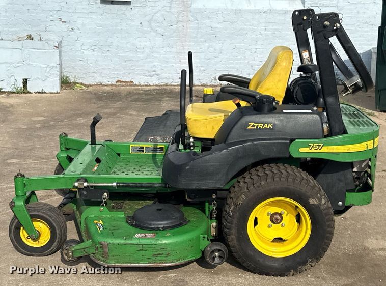 image for item EG8141 John Deere 757 ZTR lawn mower