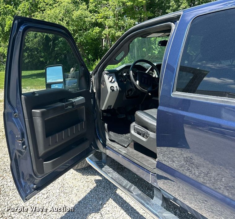 image for item EK8157 2014 Ford F250 Super Duty Lariat Crew Cab pickup truck