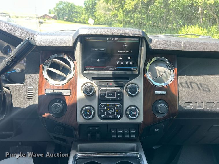 image for item EK8157 2014 Ford F250 Super Duty Lariat Crew Cab pickup truck