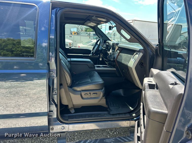 image for item EK8157 2014 Ford F250 Super Duty Lariat Crew Cab pickup truck