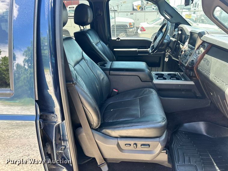 image for item EK8157 2014 Ford F250 Super Duty Lariat Crew Cab pickup truck