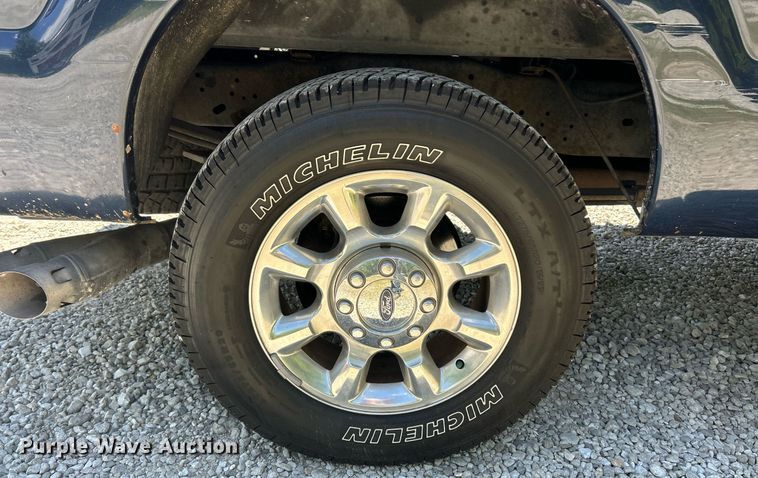 image for item EK8157 2014 Ford F250 Super Duty Lariat Crew Cab pickup truck