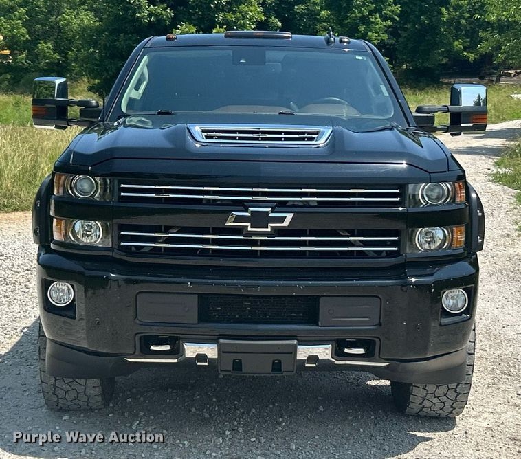 image for item EK8211 2019 Chevrolet Silverado 3500HD High Country  Crew Cab pickup truck