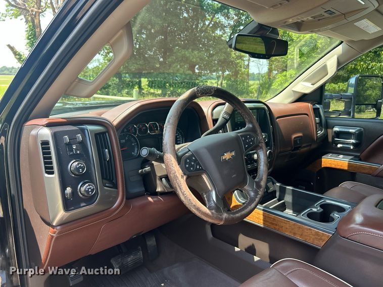 image for item EK8211 2019 Chevrolet Silverado 3500HD High Country  Crew Cab pickup truck