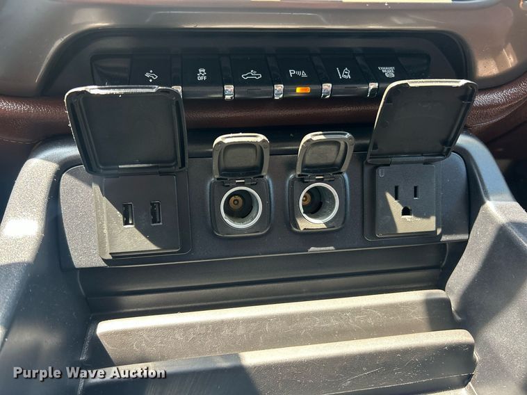 image for item EK8211 2019 Chevrolet Silverado 3500HD High Country  Crew Cab pickup truck