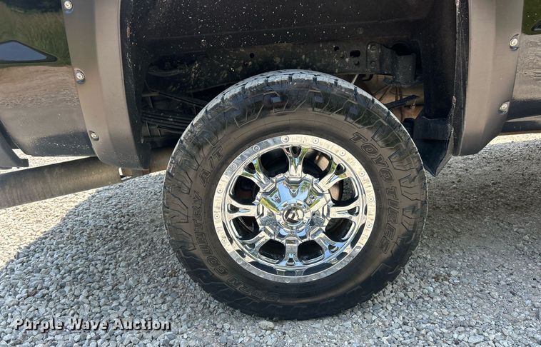 image for item EK8211 2019 Chevrolet Silverado 3500HD High Country  Crew Cab pickup truck