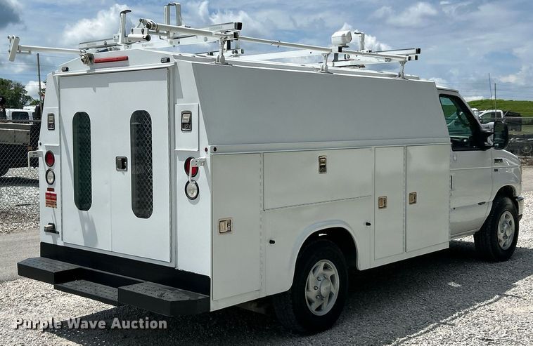 image for item EK8258 2011 Ford E350 Super Duty utility van