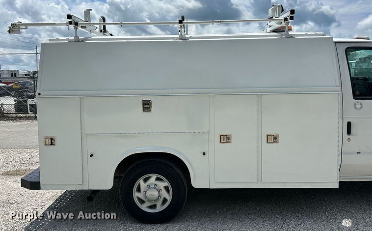 image for item EK8258 2011 Ford E350 Super Duty utility van