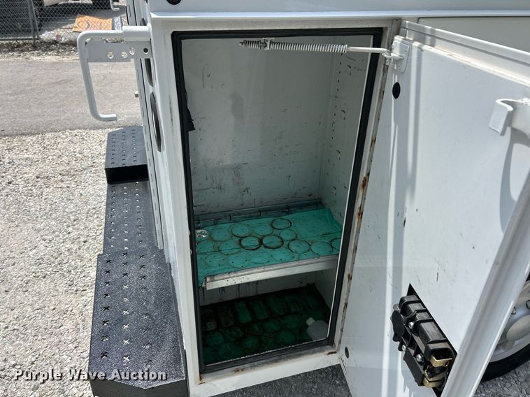 image for item EK8258 2011 Ford E350 Super Duty utility van