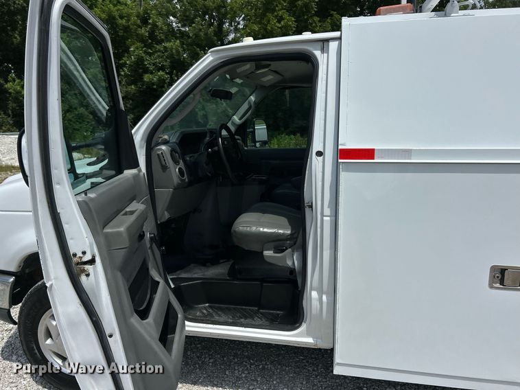 image for item EK8258 2011 Ford E350 Super Duty utility van