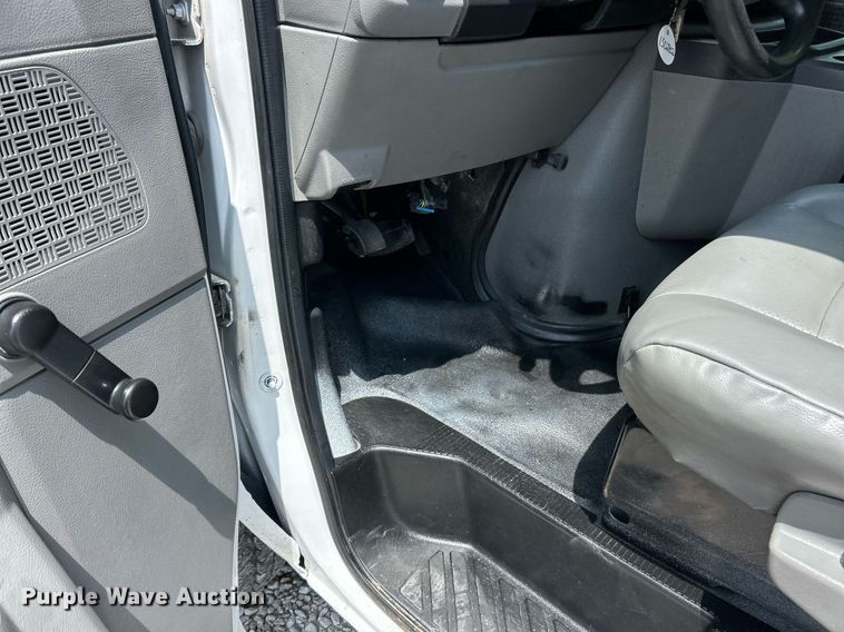 image for item EK8258 2011 Ford E350 Super Duty utility van