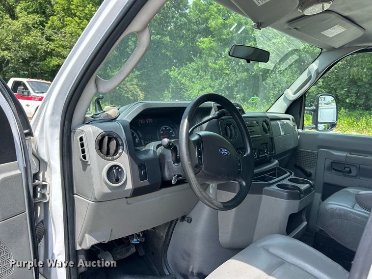 image for item EK8258 2011 Ford E350 Super Duty utility van