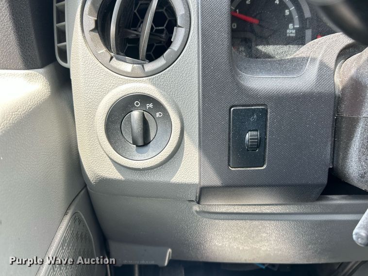 image for item EK8258 2011 Ford E350 Super Duty utility van