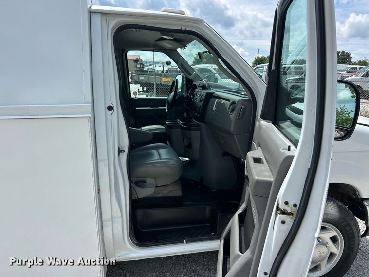 image for item EK8258 2011 Ford E350 Super Duty utility van