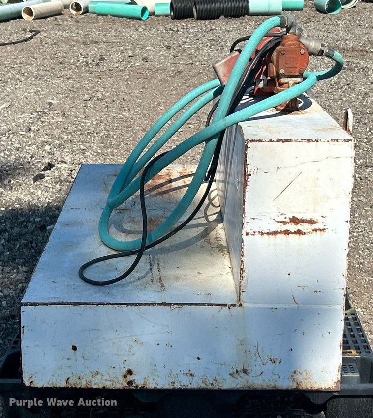 image for item EK8272 Delta 480000 fuel tank