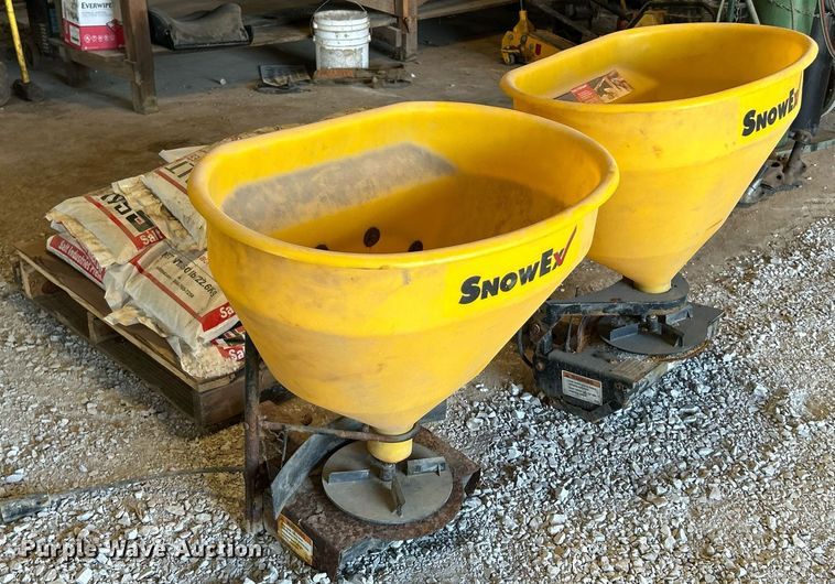 image for item EK8283 SnowEx (2) SnowEx spreaders