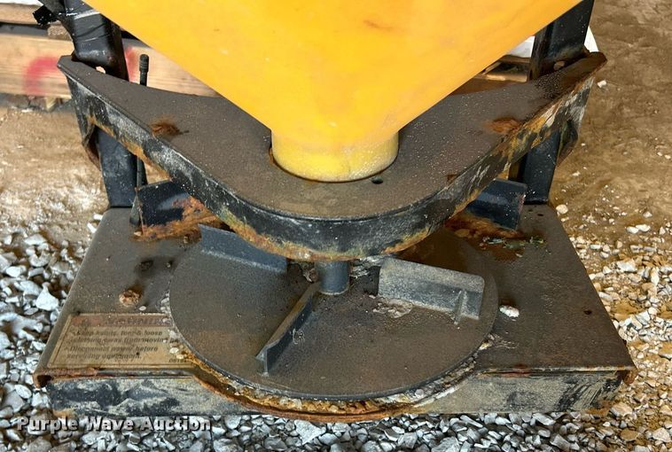 image for item EK8283 SnowEx (2) SnowEx spreaders