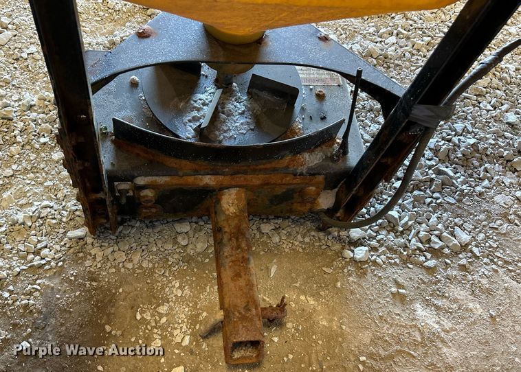 image for item EK8283 SnowEx (2) SnowEx spreaders